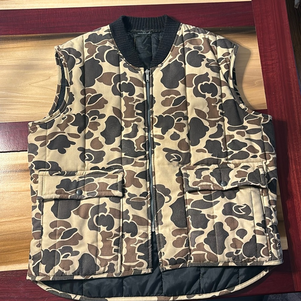 Vintage camo puffer vest